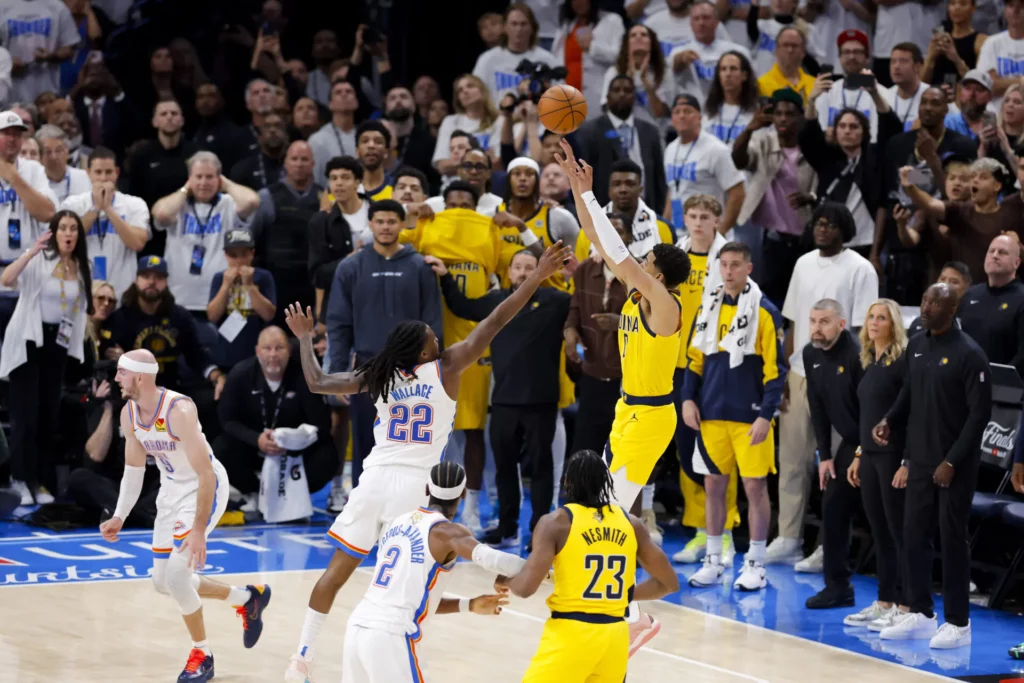 Les Pacers remportent le Game 1 au buzzer